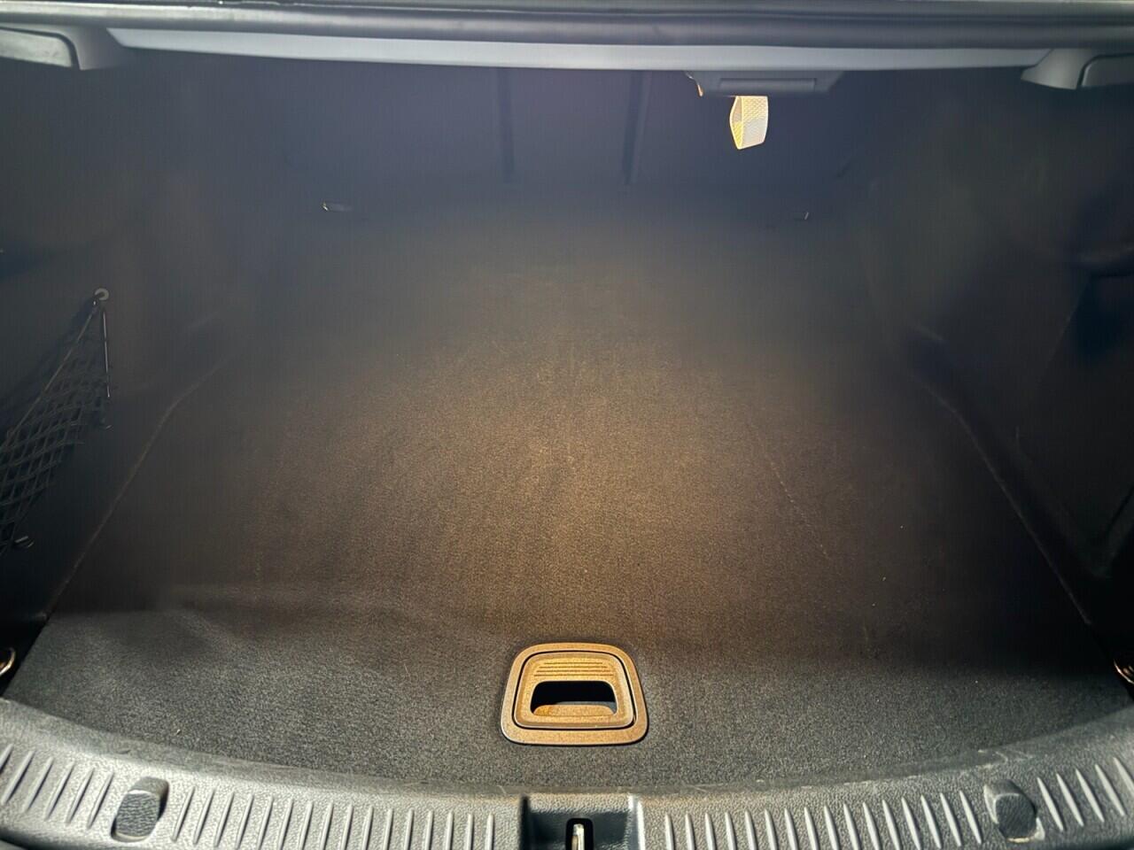 Mercedes-Benz E-Class view 47