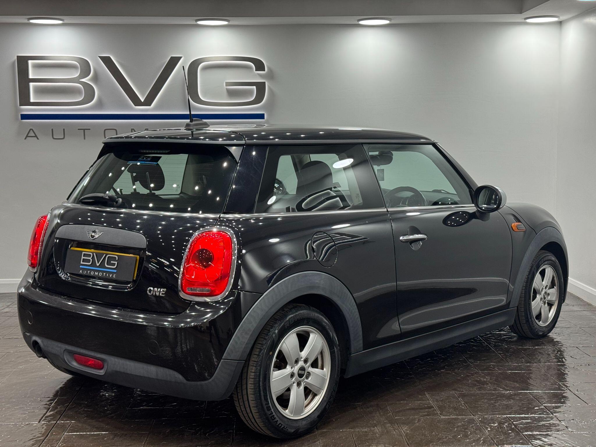Mini Hatch view 9