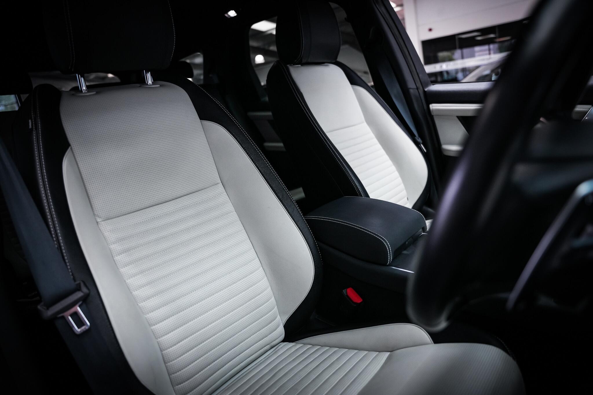 Land Rover Discovery Sport view 17
