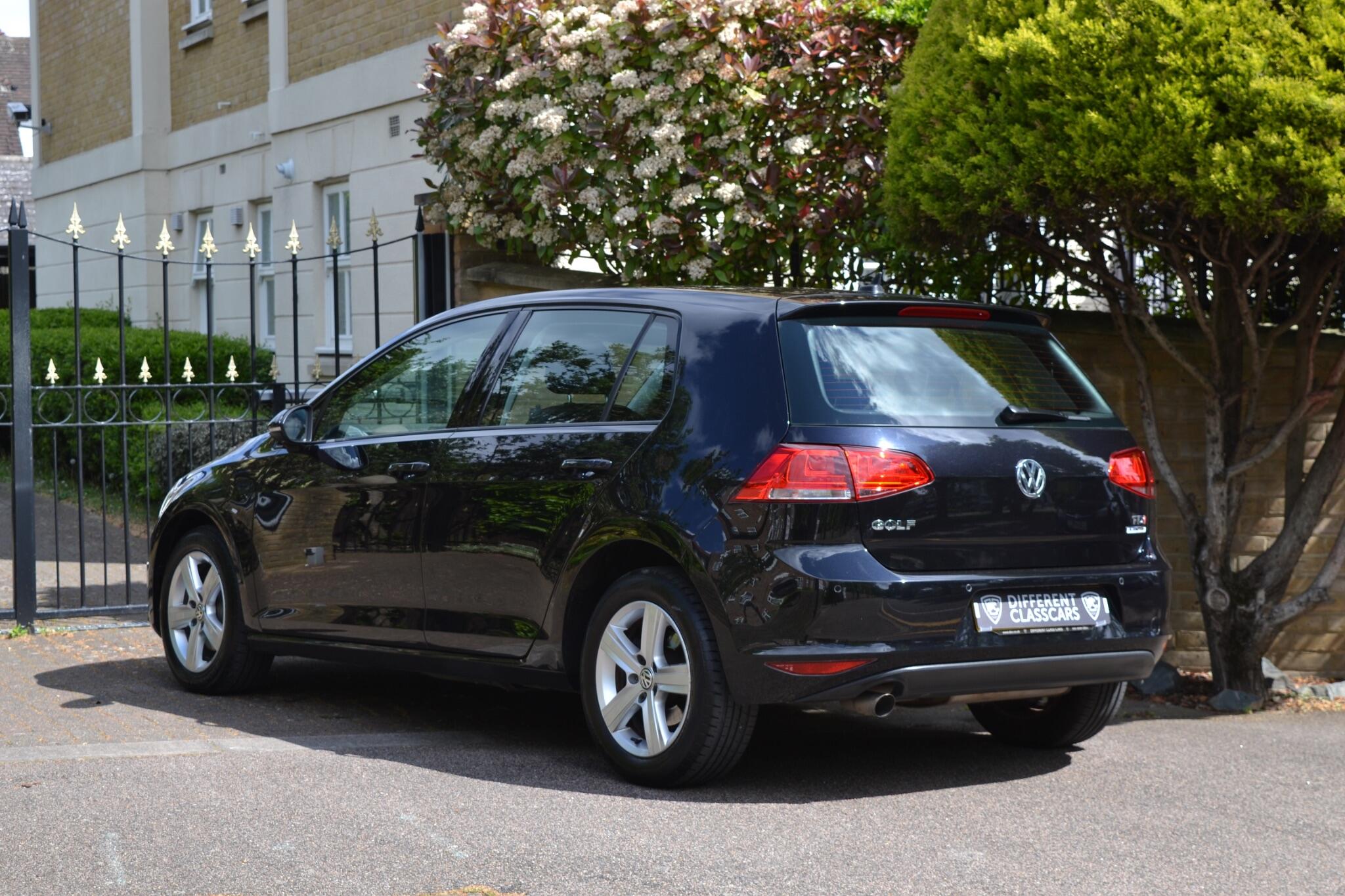 Volkswagen Golf view 14