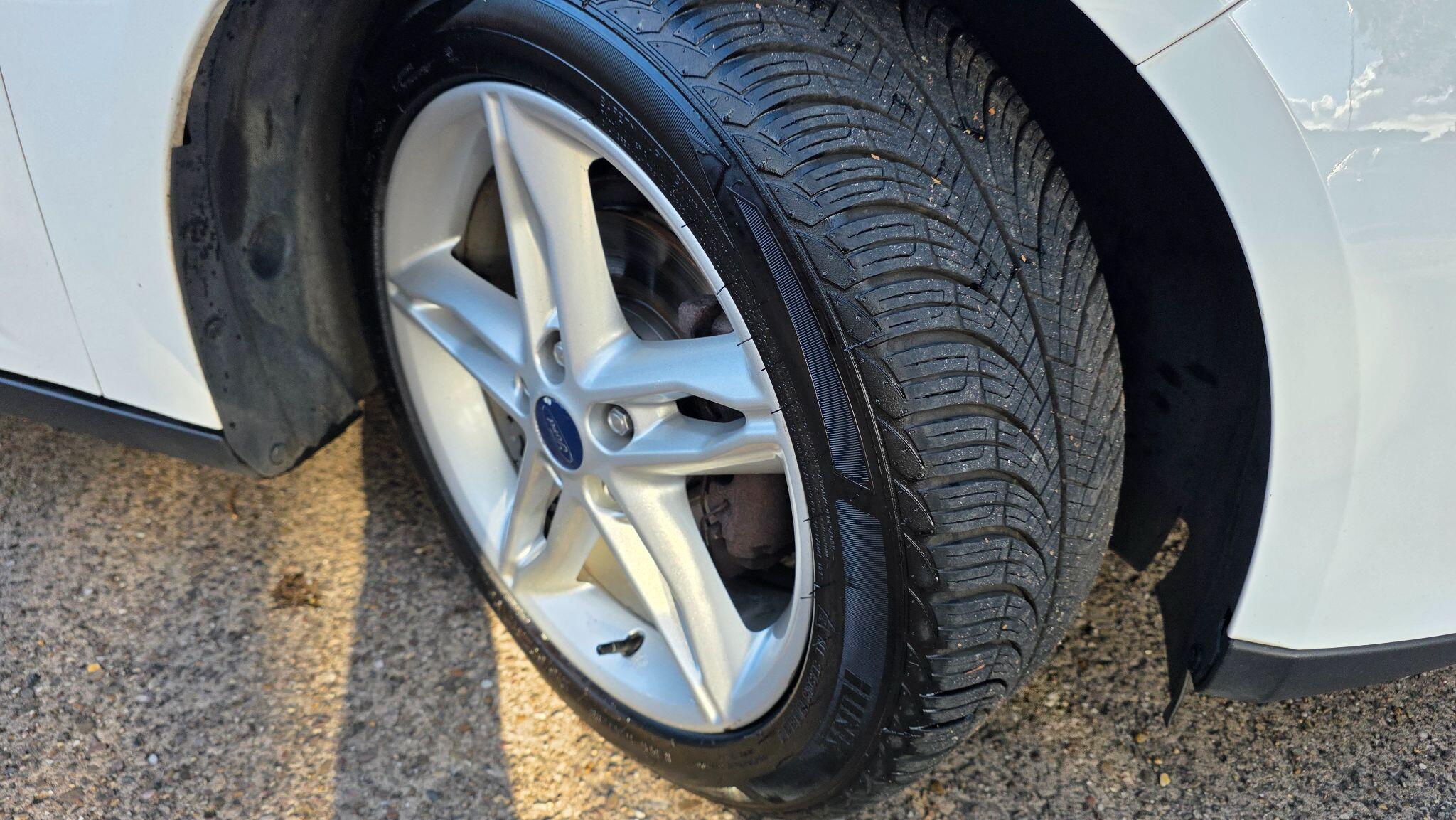 Ford Focus view 39