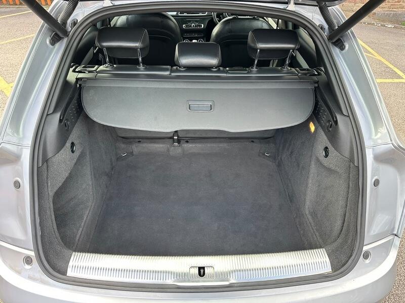 Audi Q3 view 14