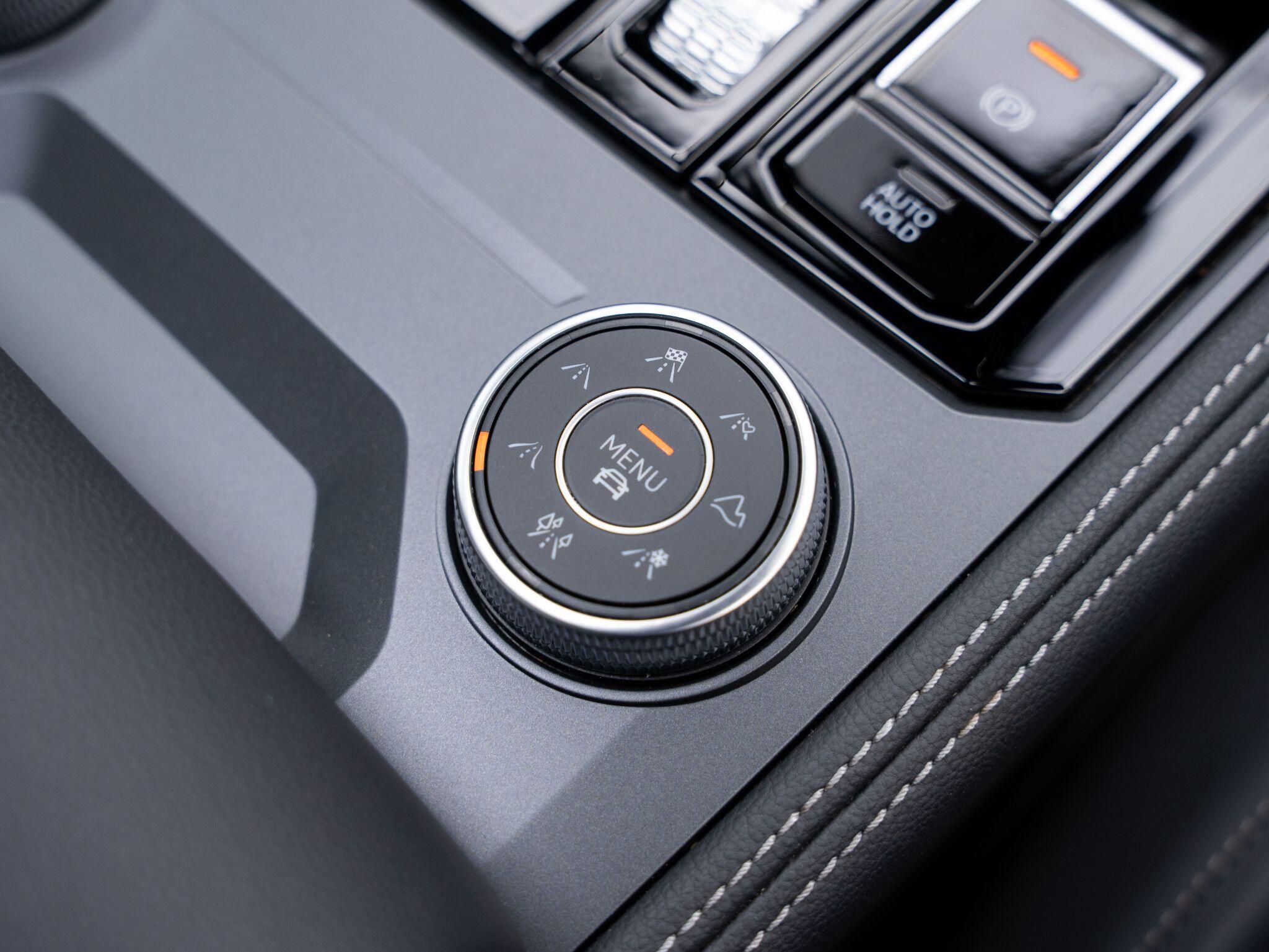 Volkswagen Touareg view 34