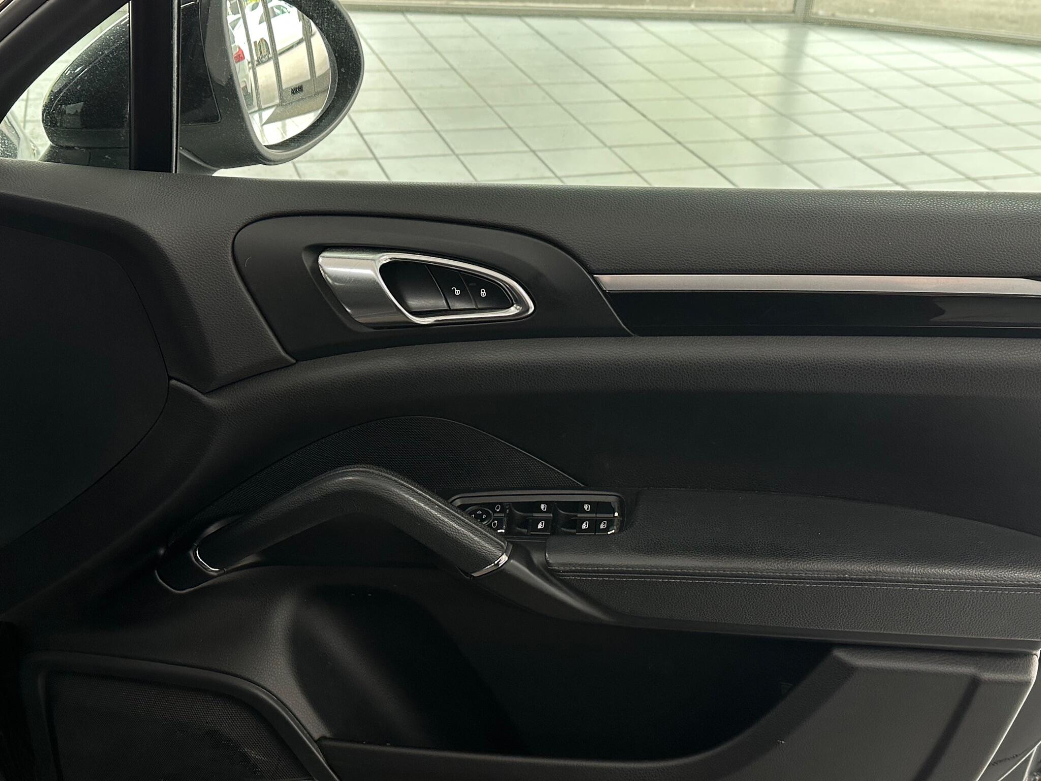 Porsche Cayenne view 20