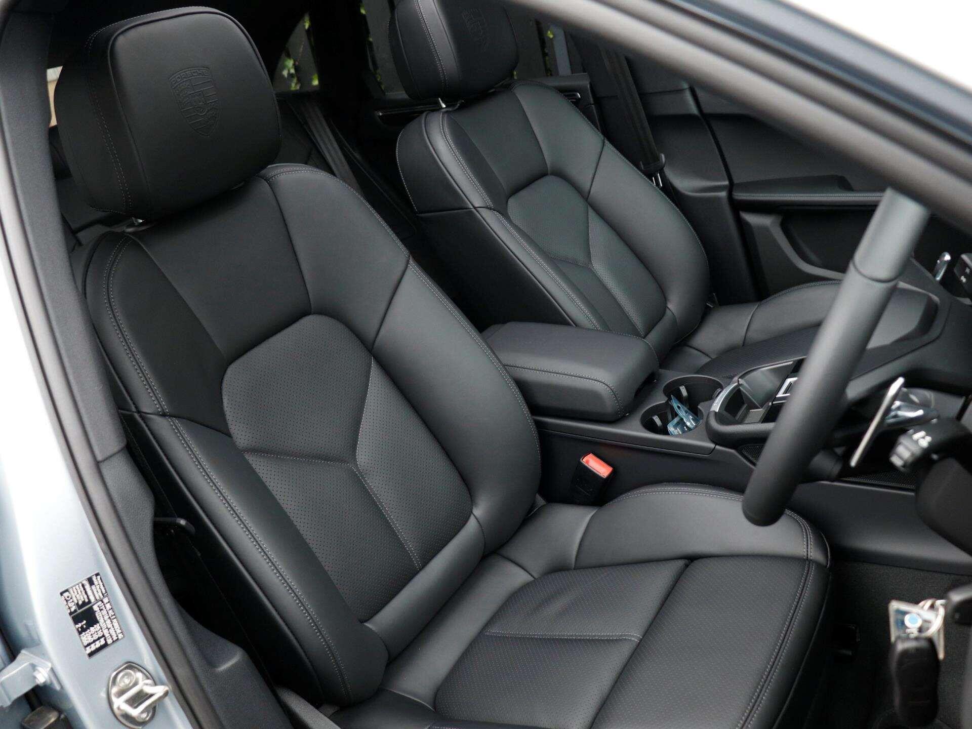 Porsche Macan view 26