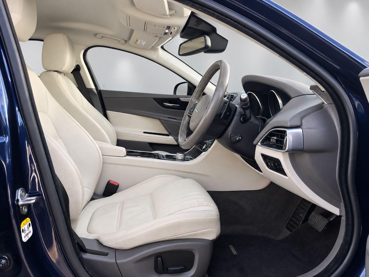 Jaguar Xe view 15