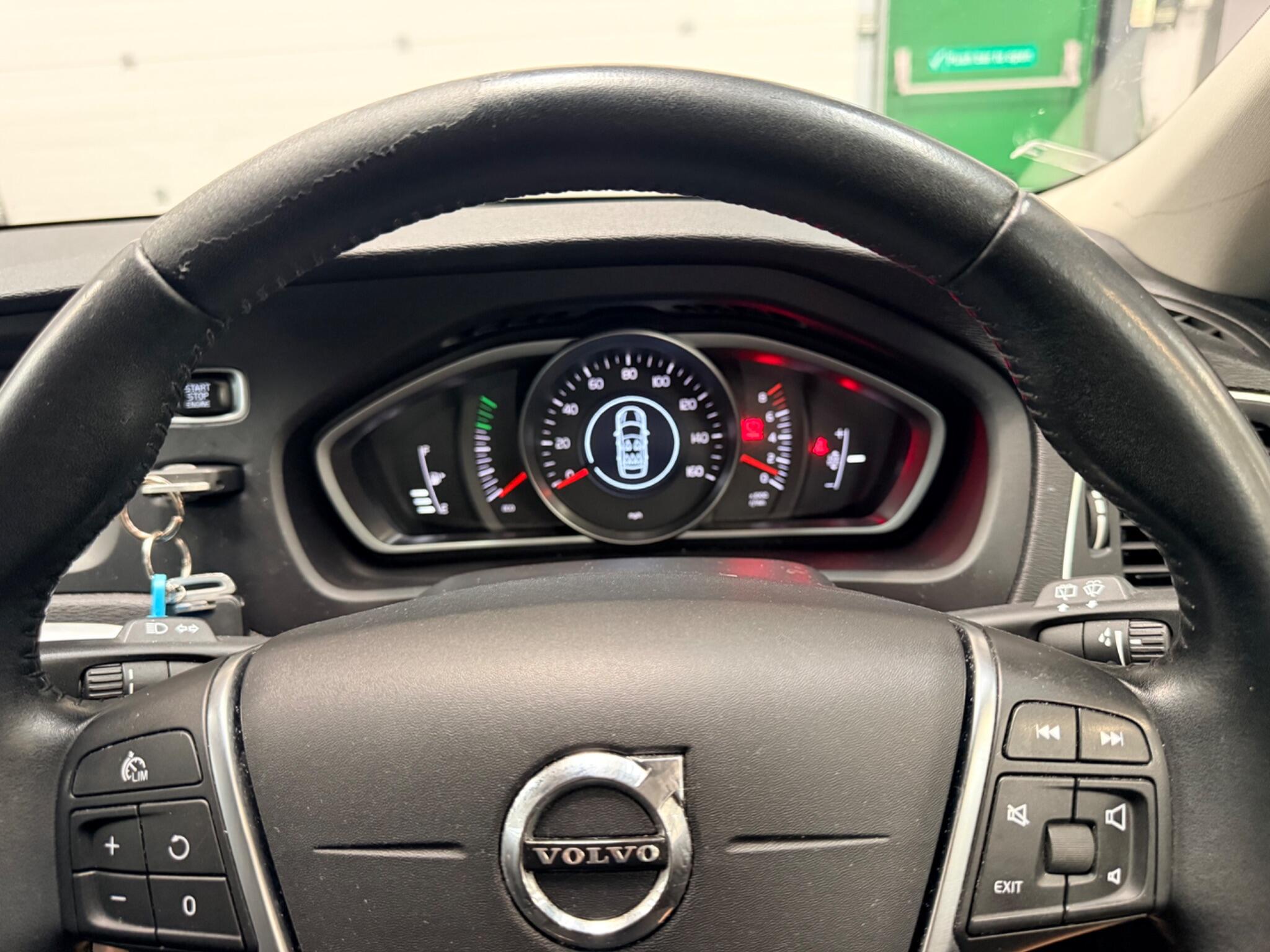Volvo V40 view 19