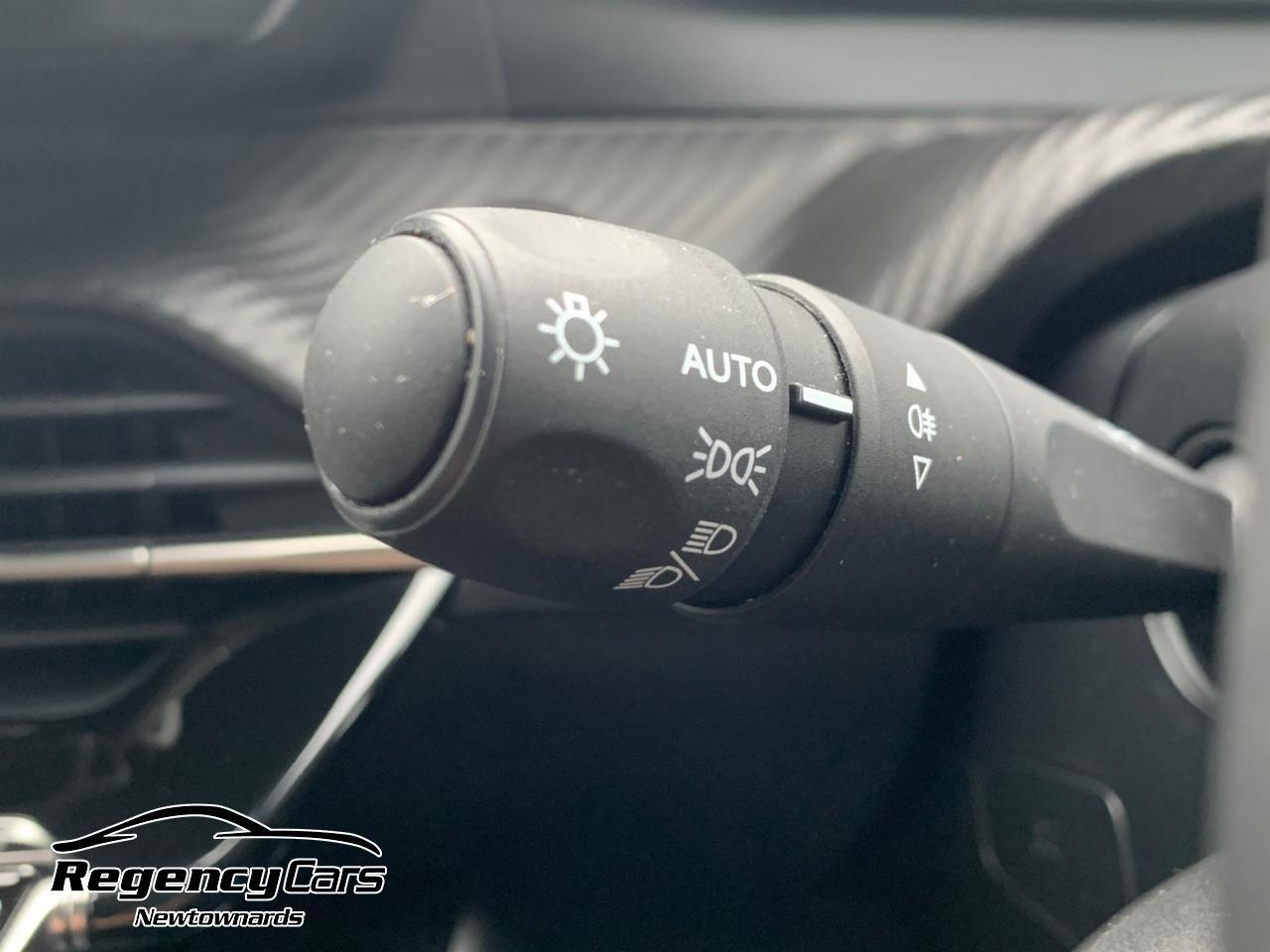 Peugeot 208 view 17