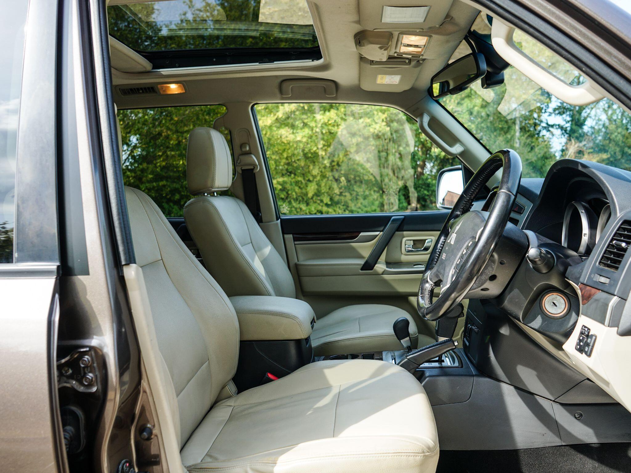 Mitsubishi Shogun view 20