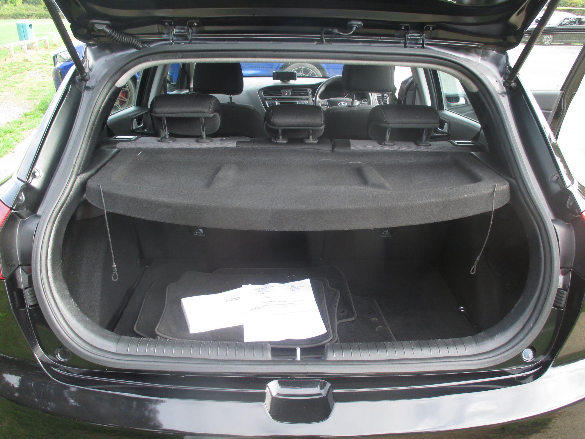 Hyundai i20 view 29