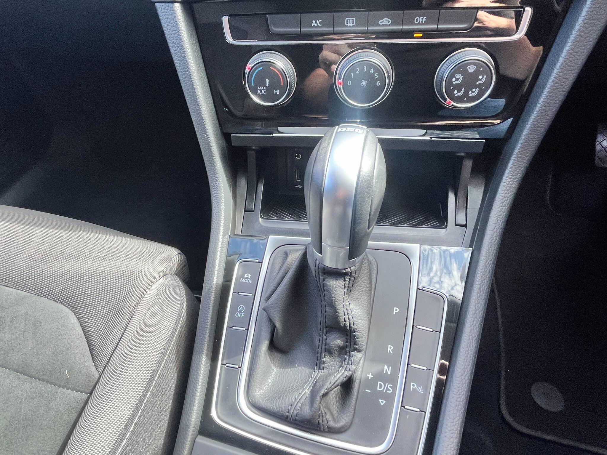 Volkswagen Golf view 23