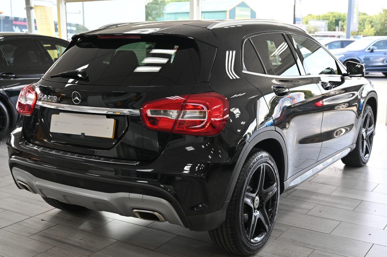 Mercedes-Benz Gla view 11
