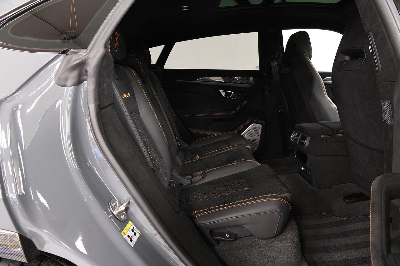 Lamborghini Urus view 29