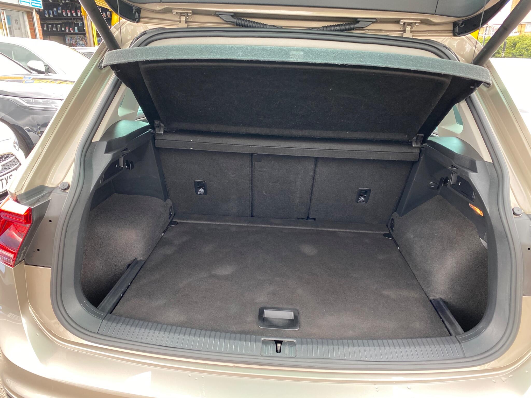 Volkswagen Tiguan view 41