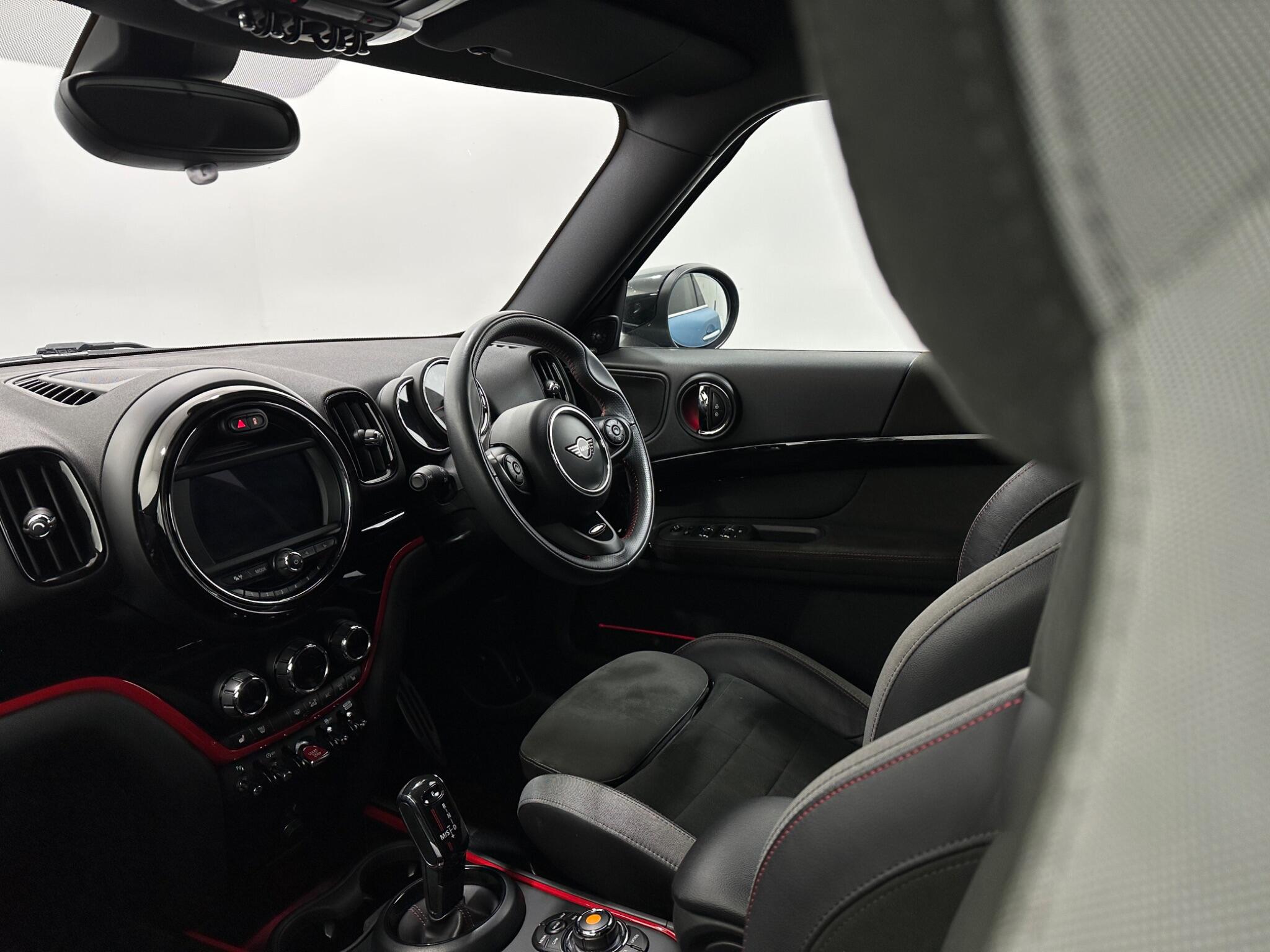Mini Countryman view 29