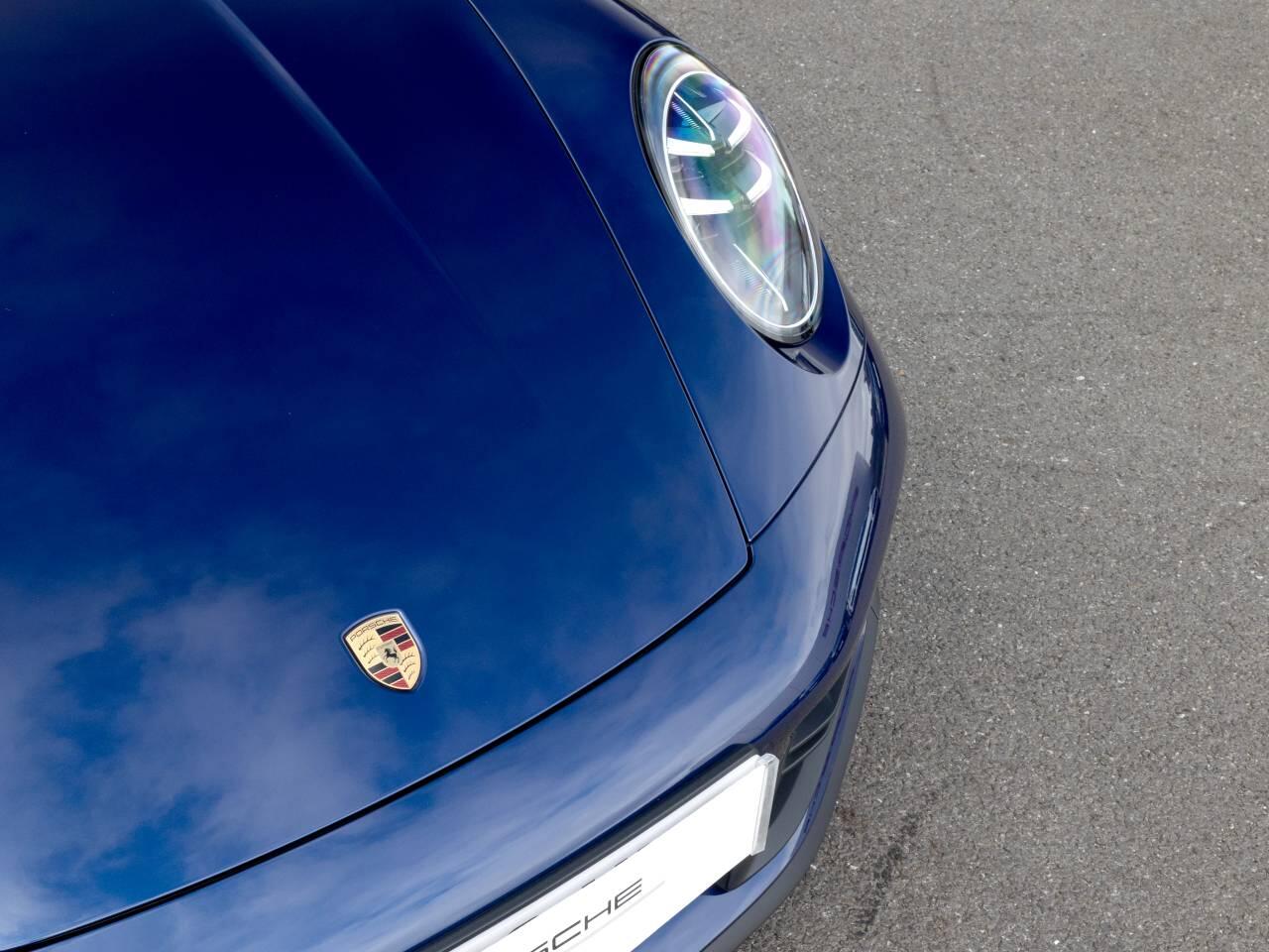 Porsche 911 view 17