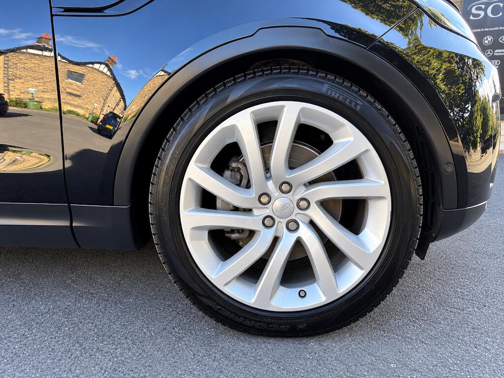 Land Rover Discovery view 13