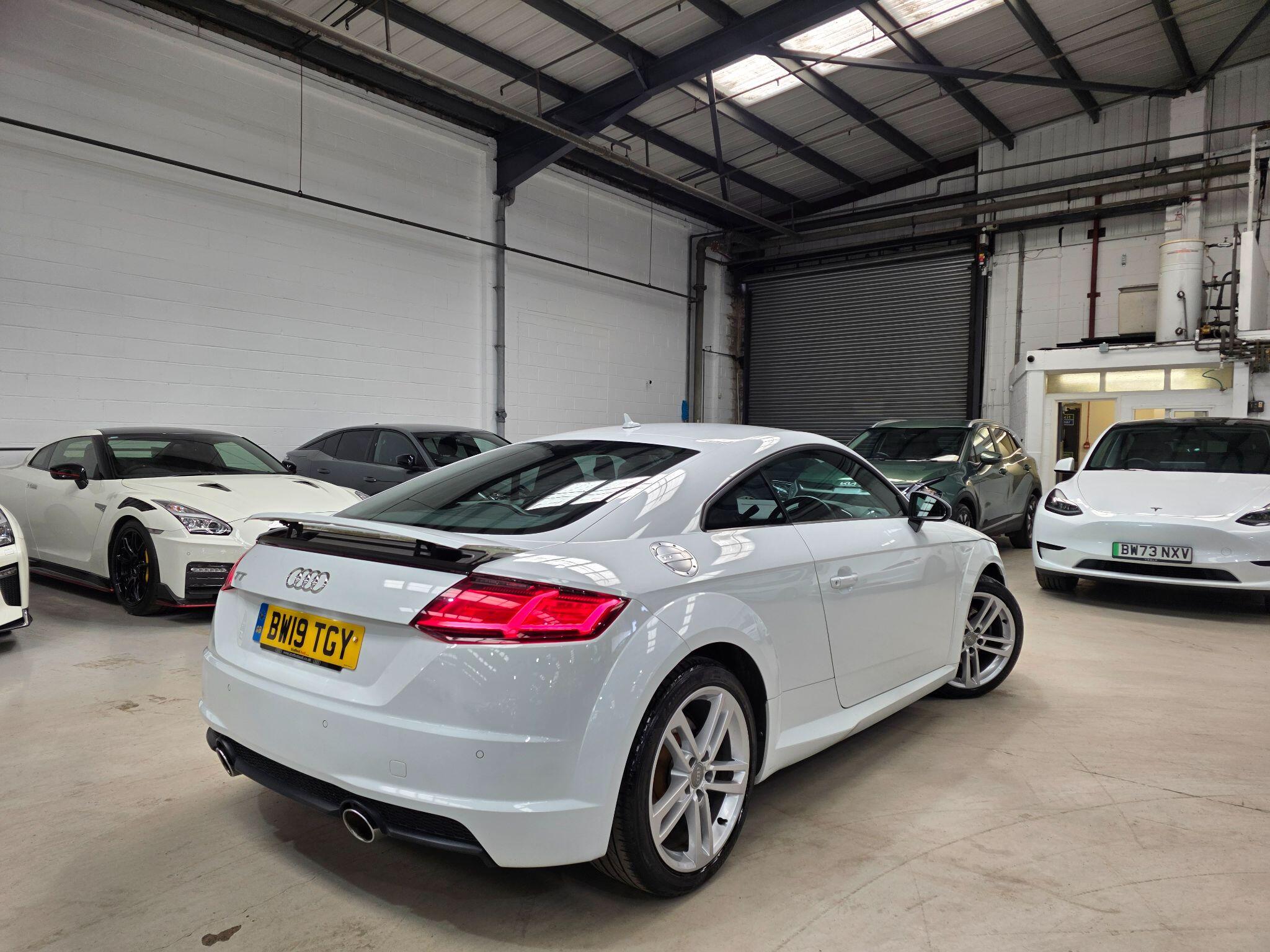 Audi TT view 23