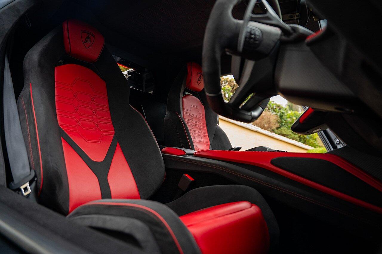 Lamborghini Revuelto view 58