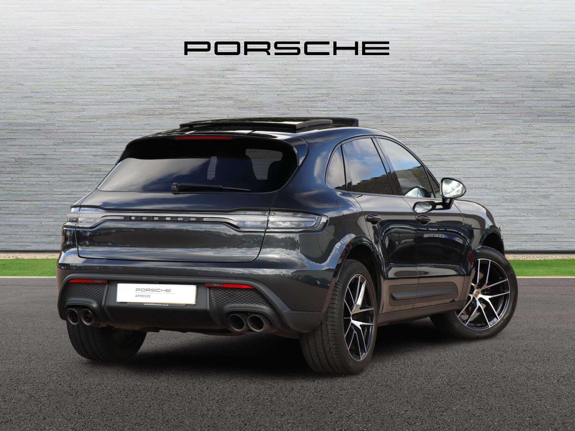 Porsche Macan view 3