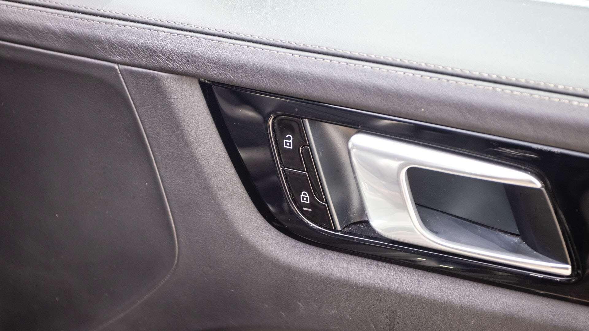 Porsche Cayenne view 32
