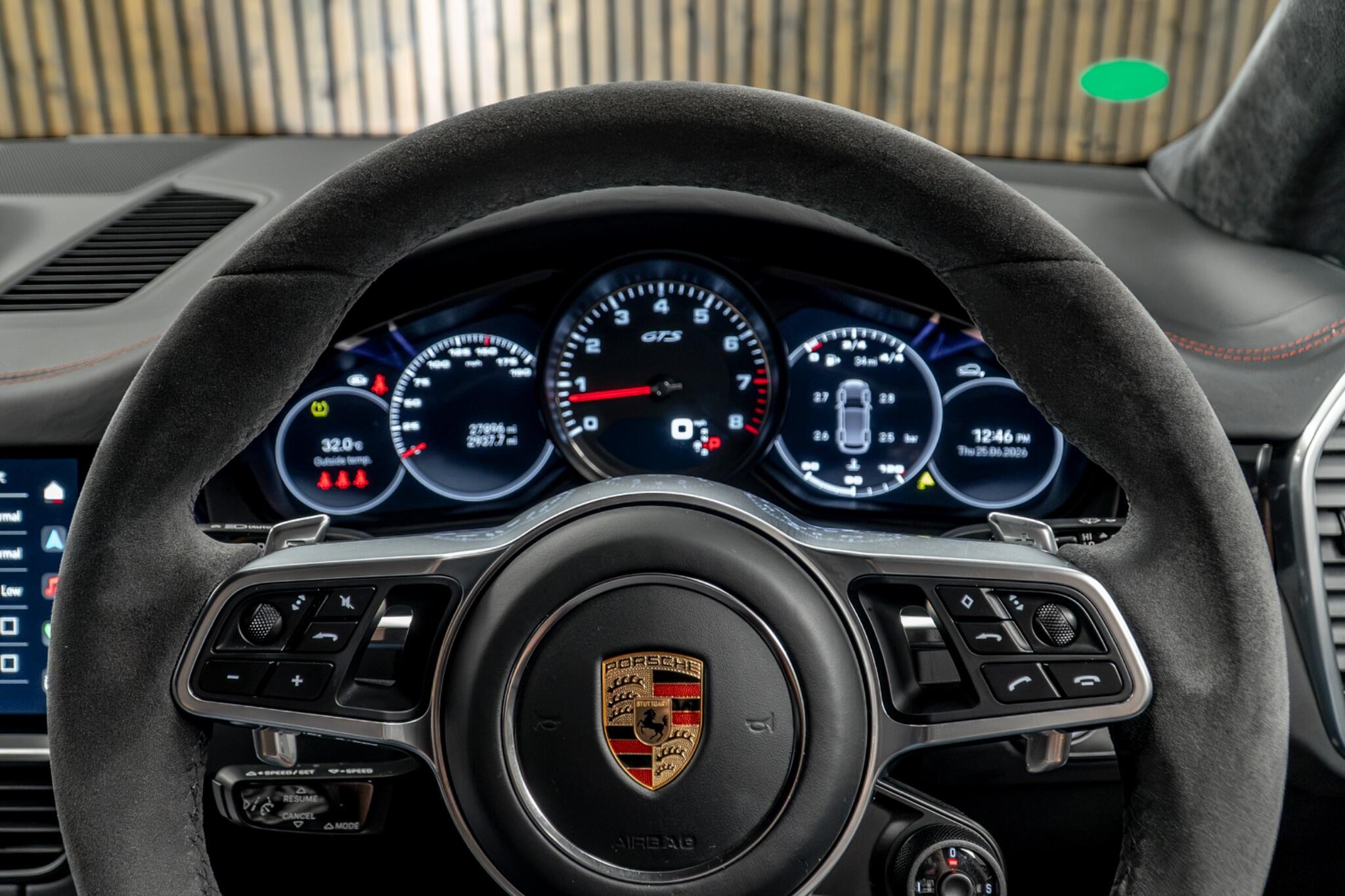 Porsche Cayenne view 33