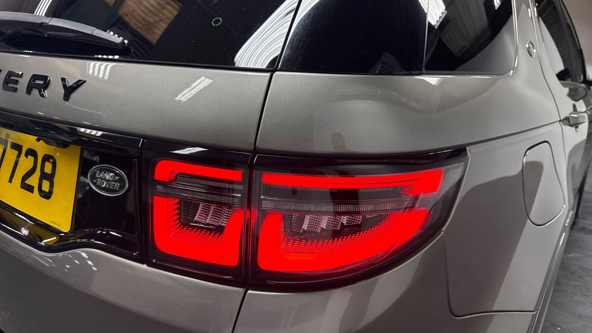 Land Rover Discovery Sport view 19