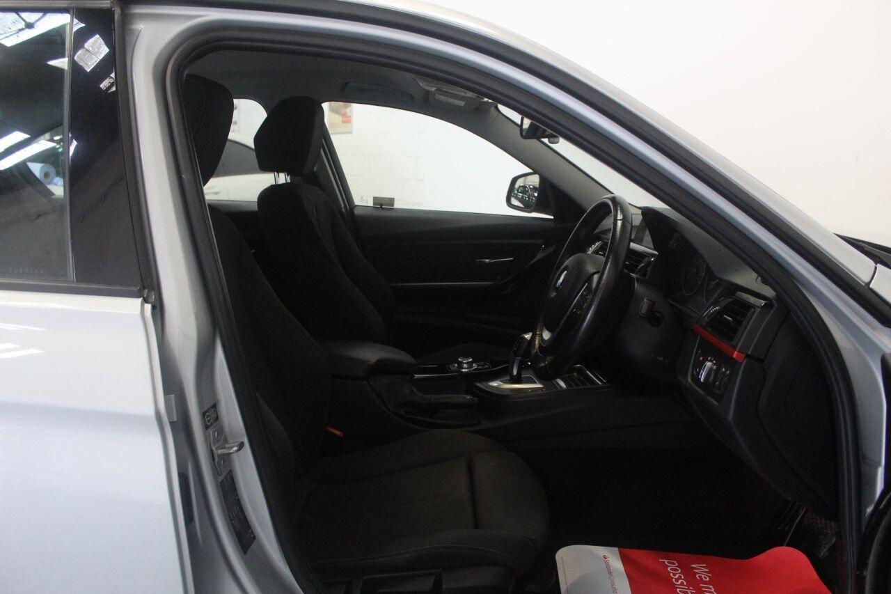 BMW 3 Series view 27