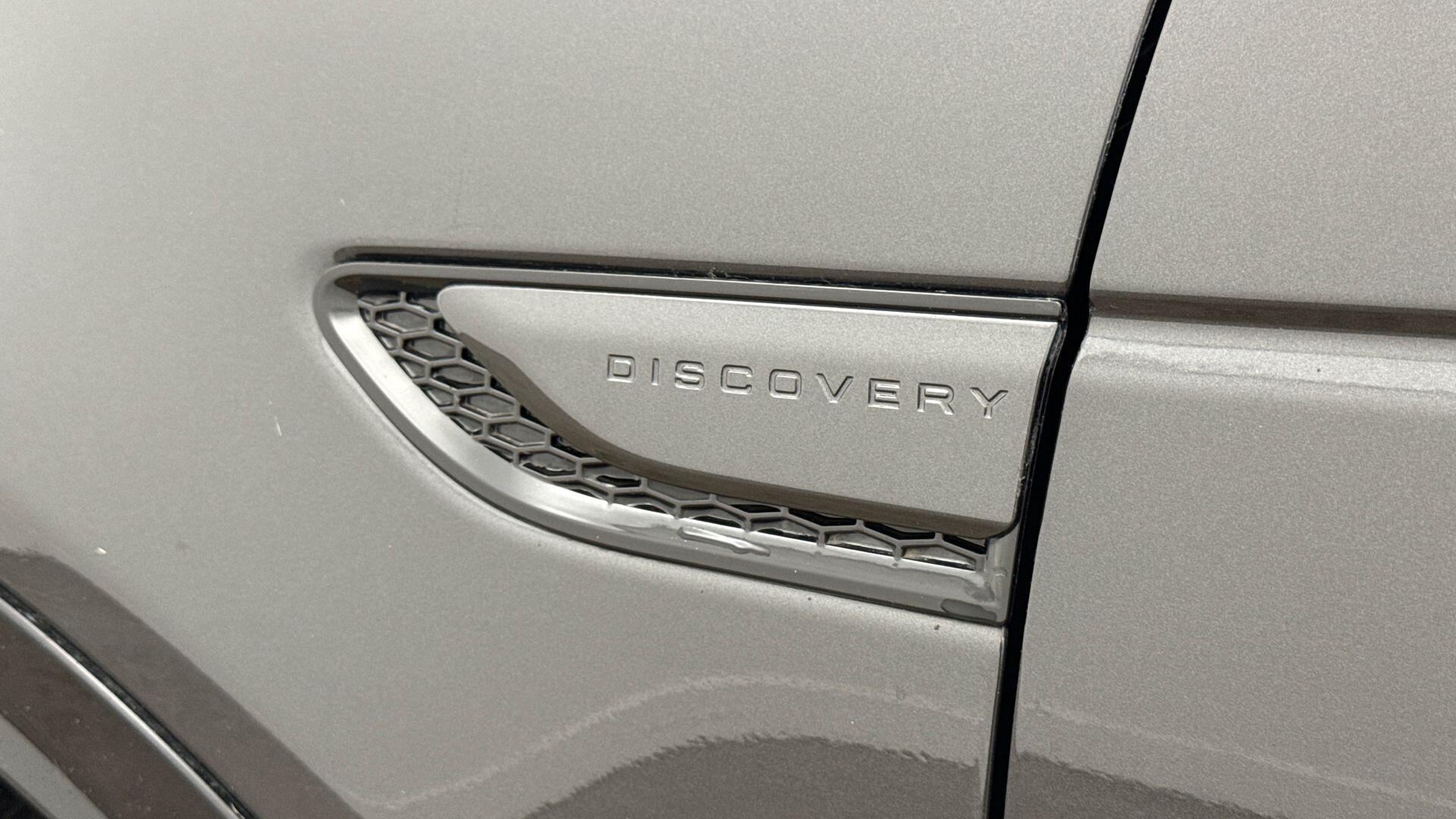 Land Rover Discovery Sport view 20