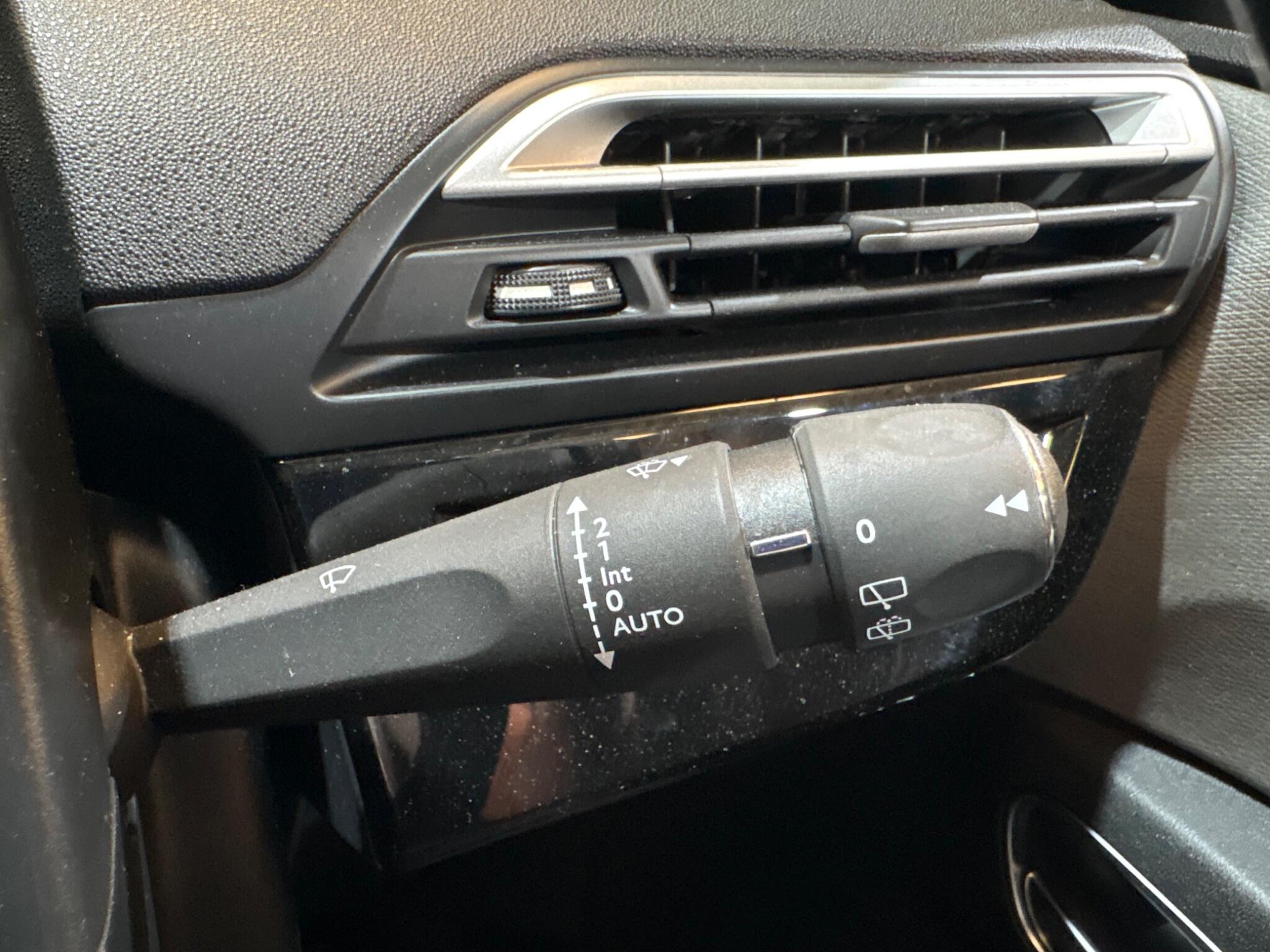 Citroen Grand C4 Spacetourer view 30