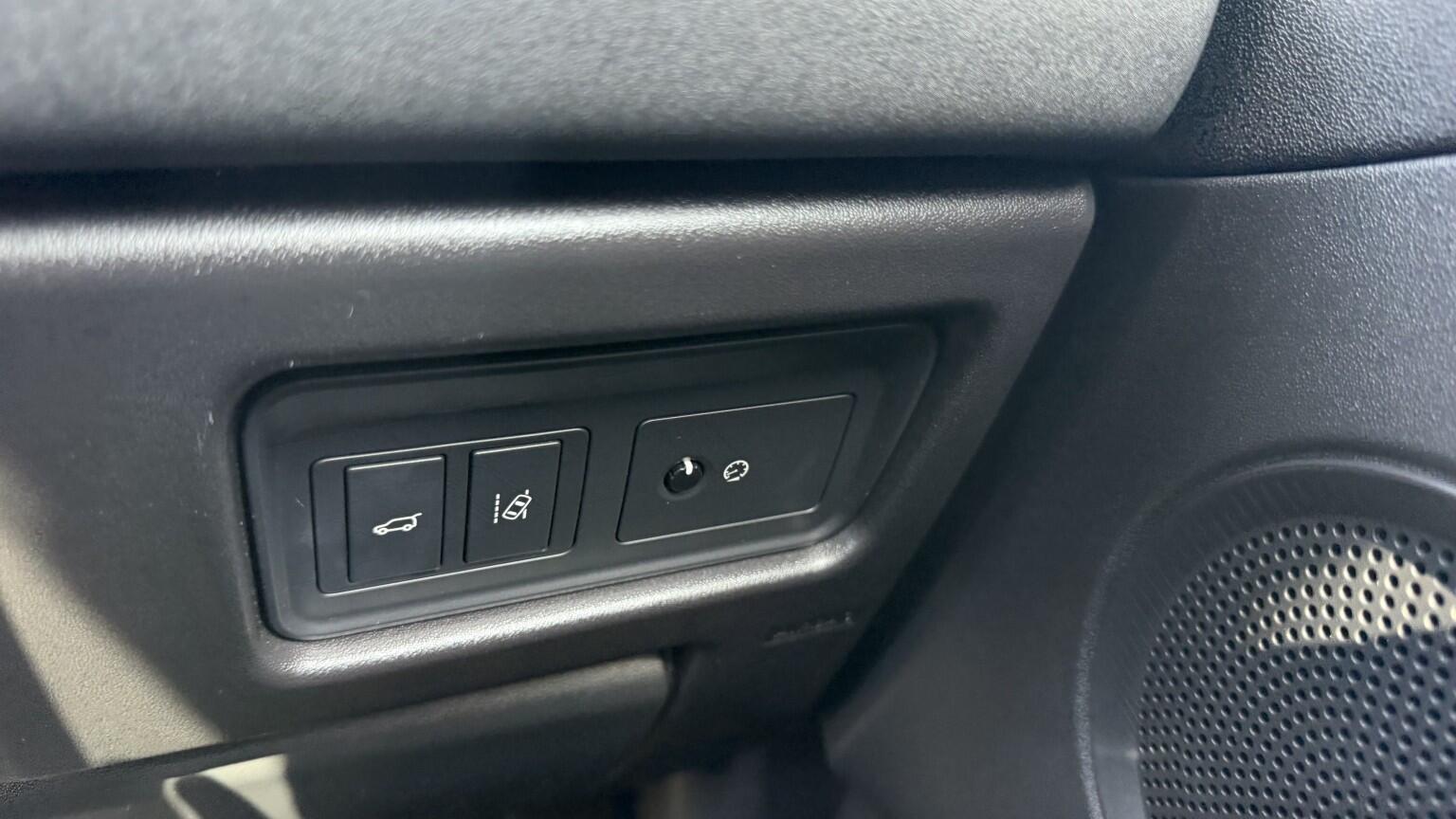 Land Rover Discovery Sport view 45