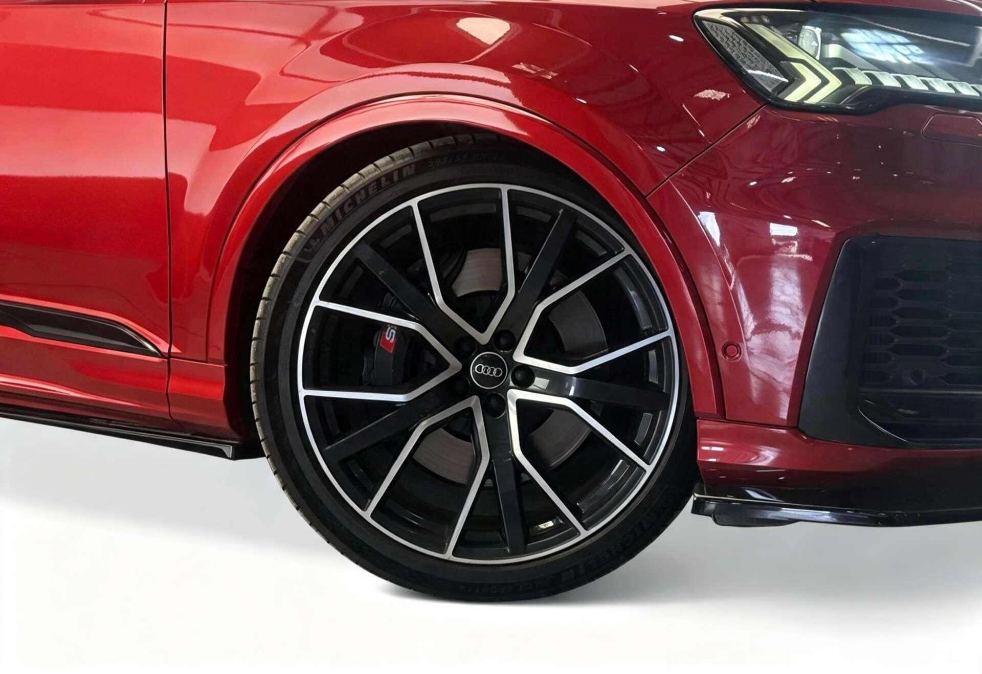 Audi SQ7 view 4