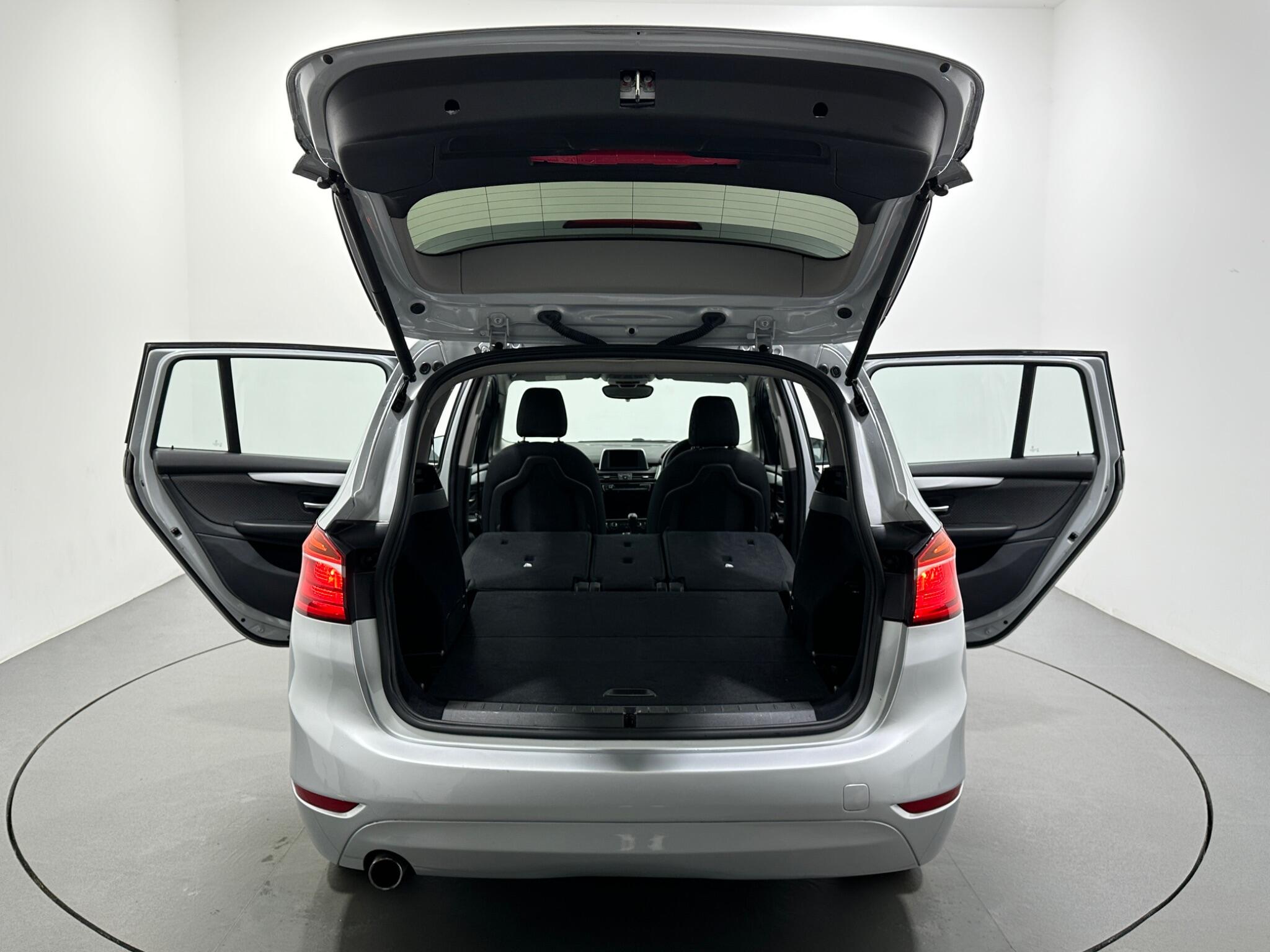 BMW 2 Series view 44