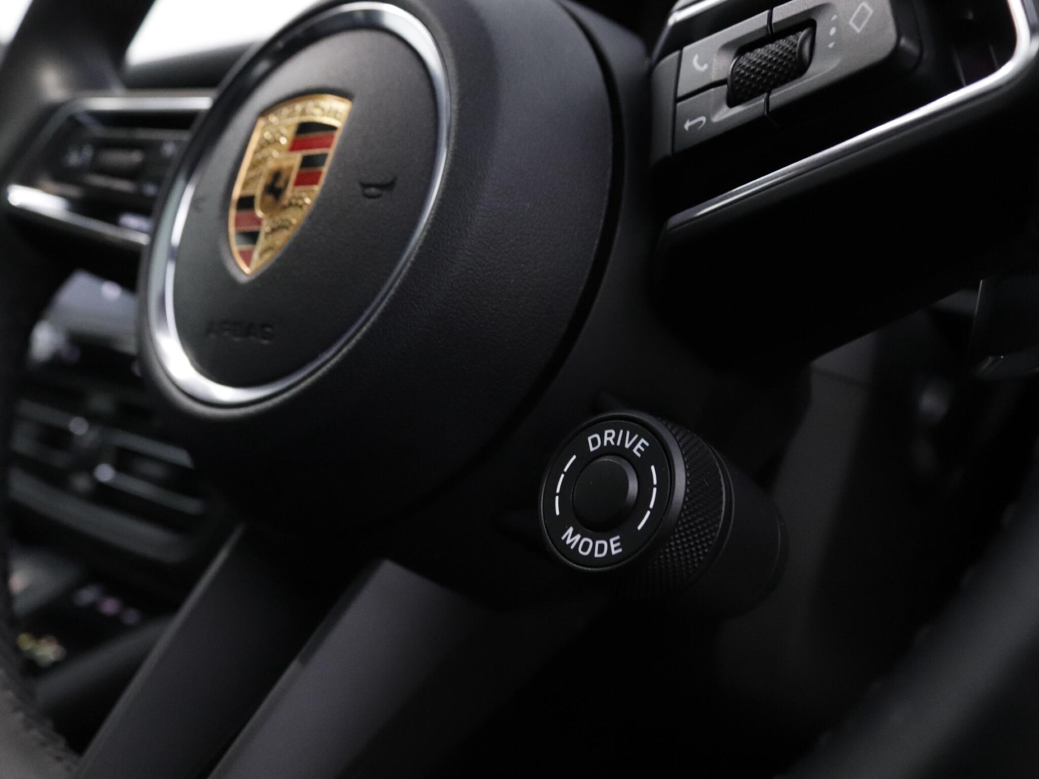 Porsche Macan view 28