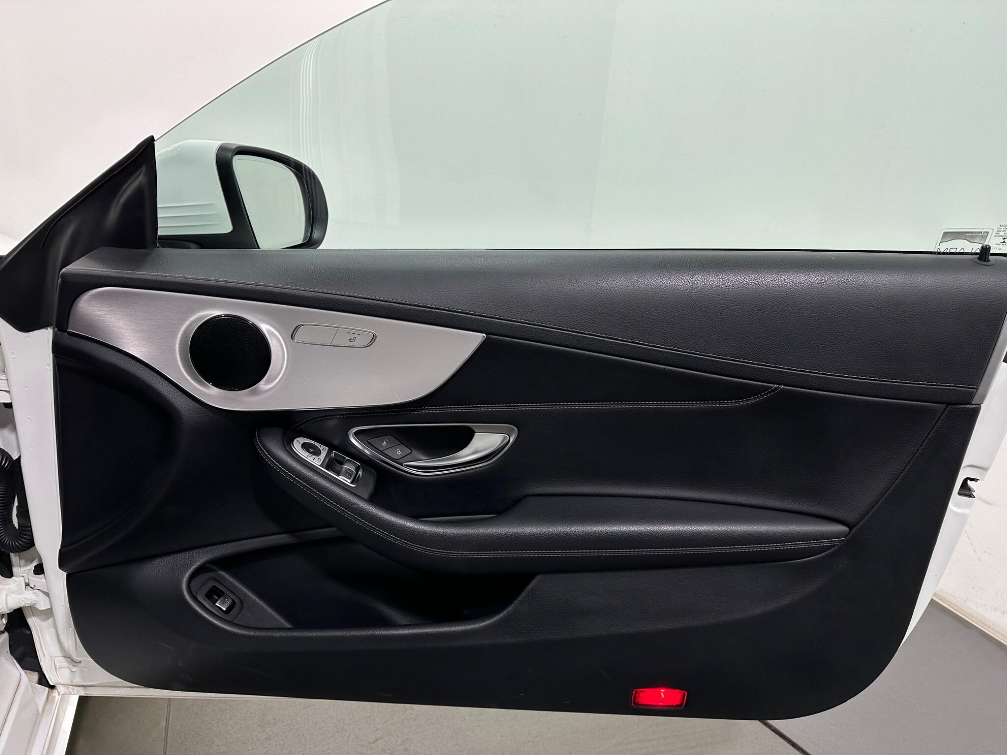 Mercedes-Benz C-Class view 36