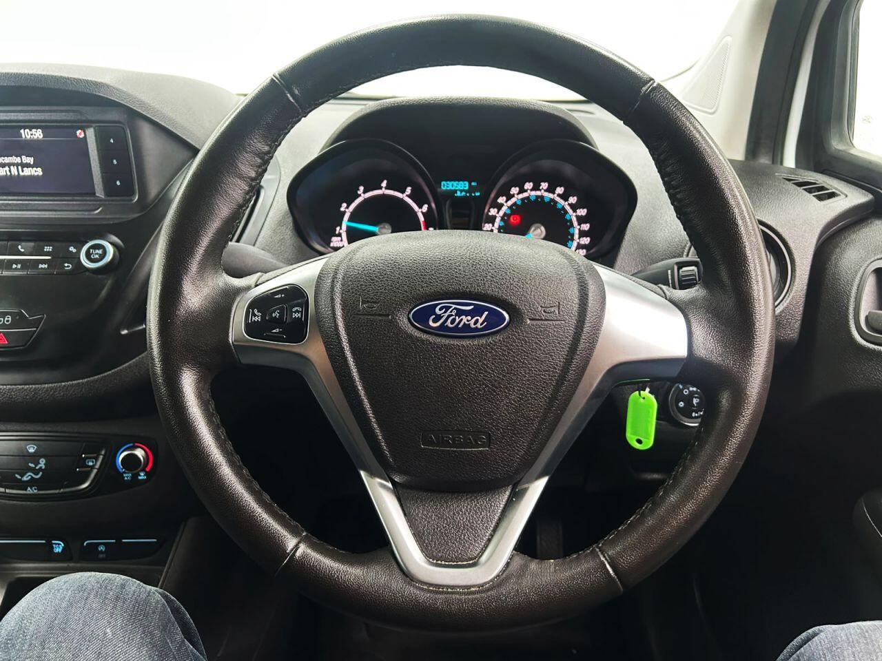 Ford Transit Courier view 19
