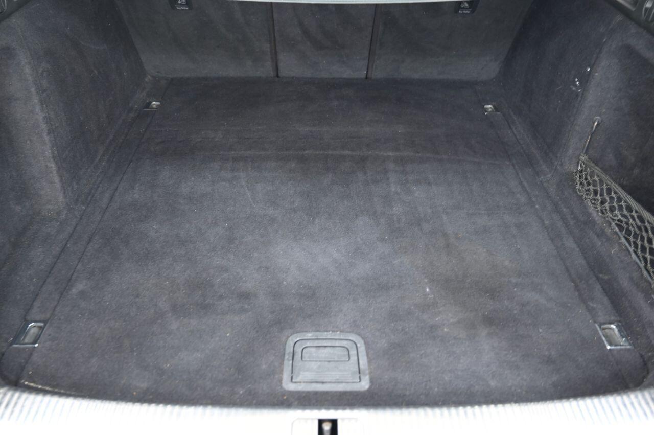 Audi S4 view 8