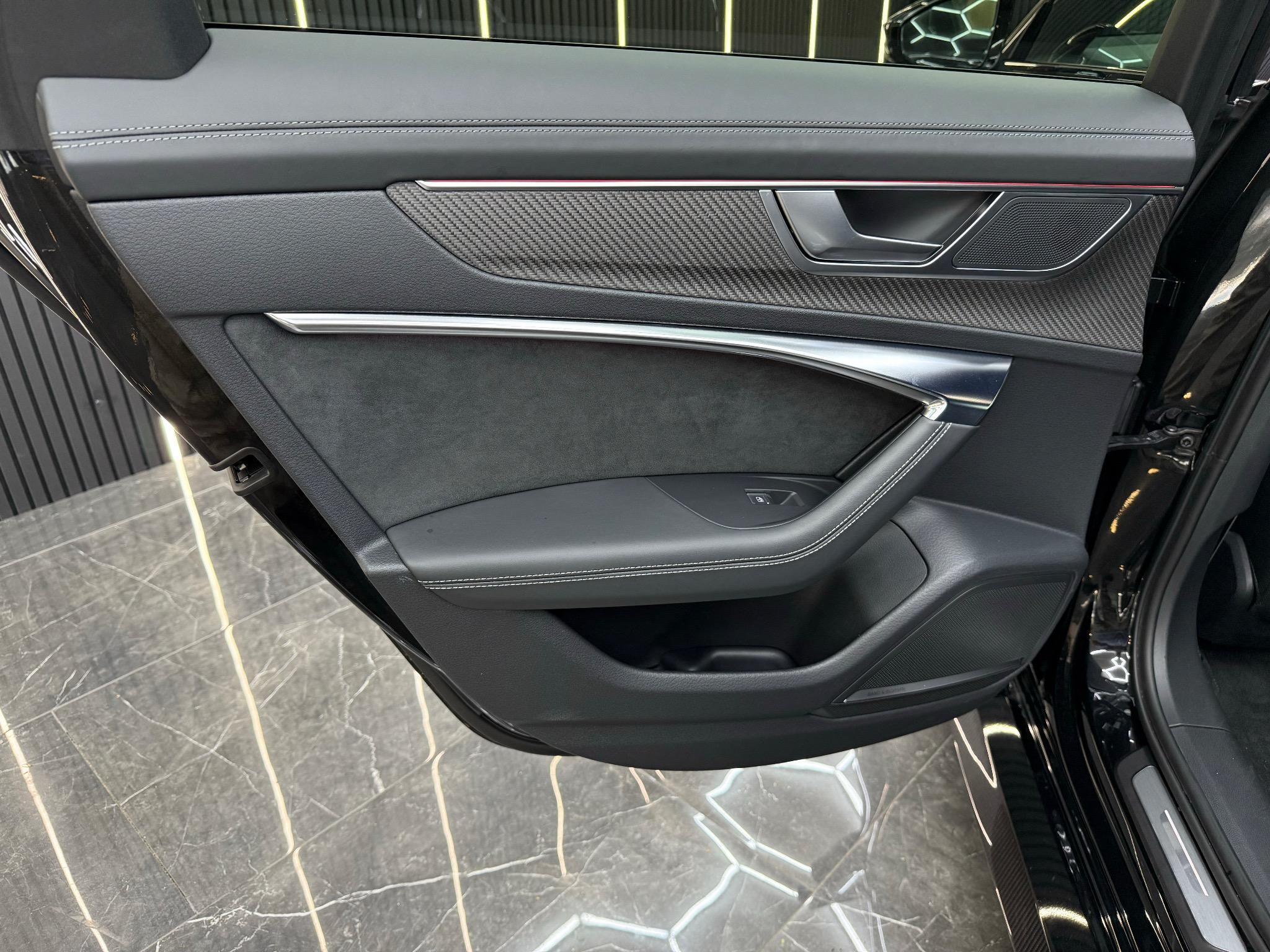 Audi RS6 Avant view 37