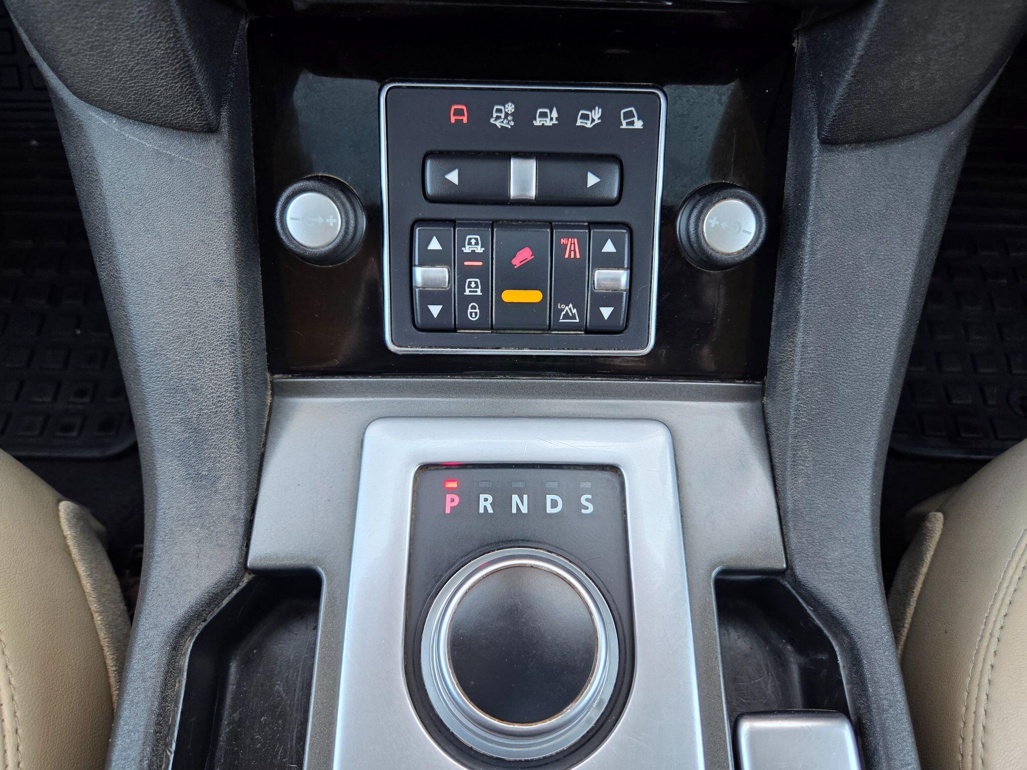 Land Rover Discovery 4 view 21
