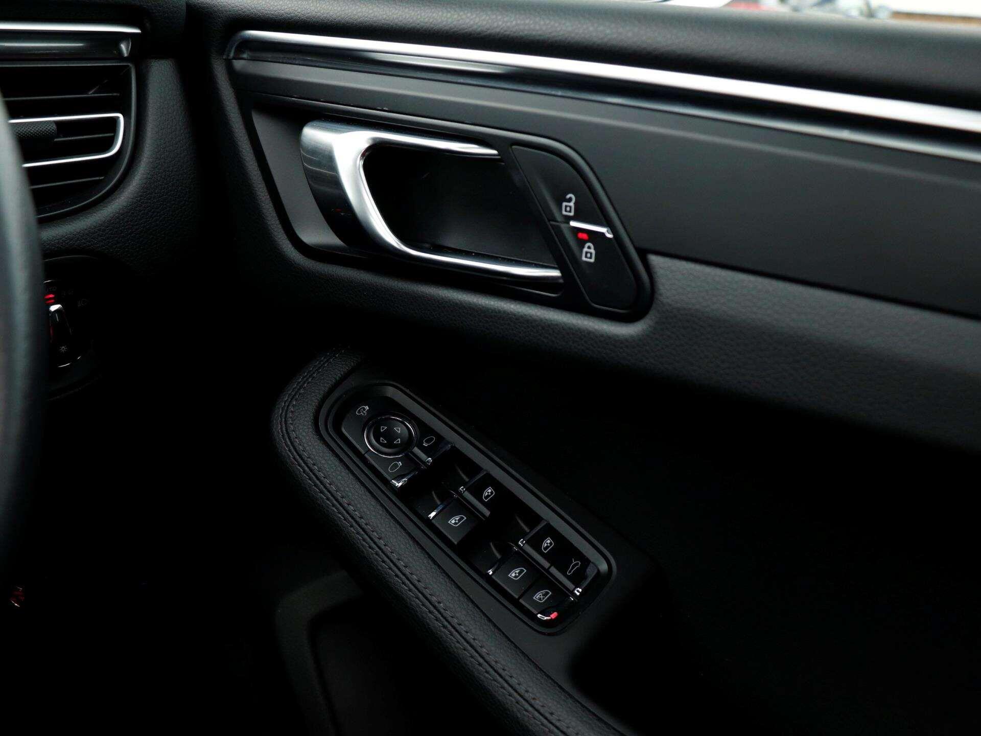 Porsche Macan view 21