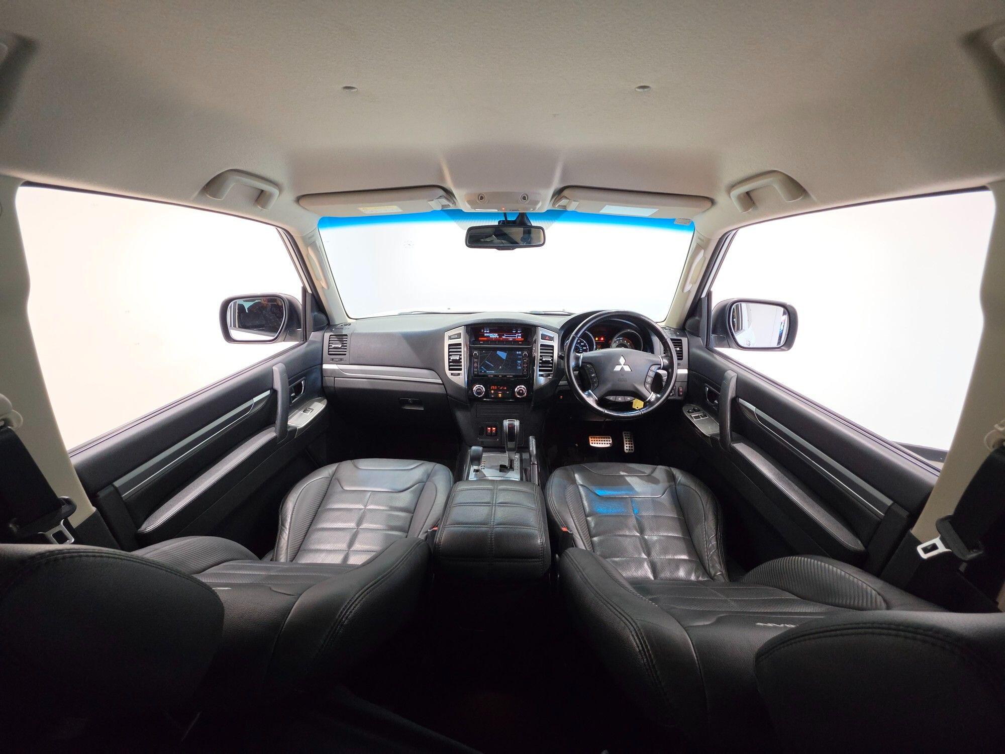 Mitsubishi Shogun view 19