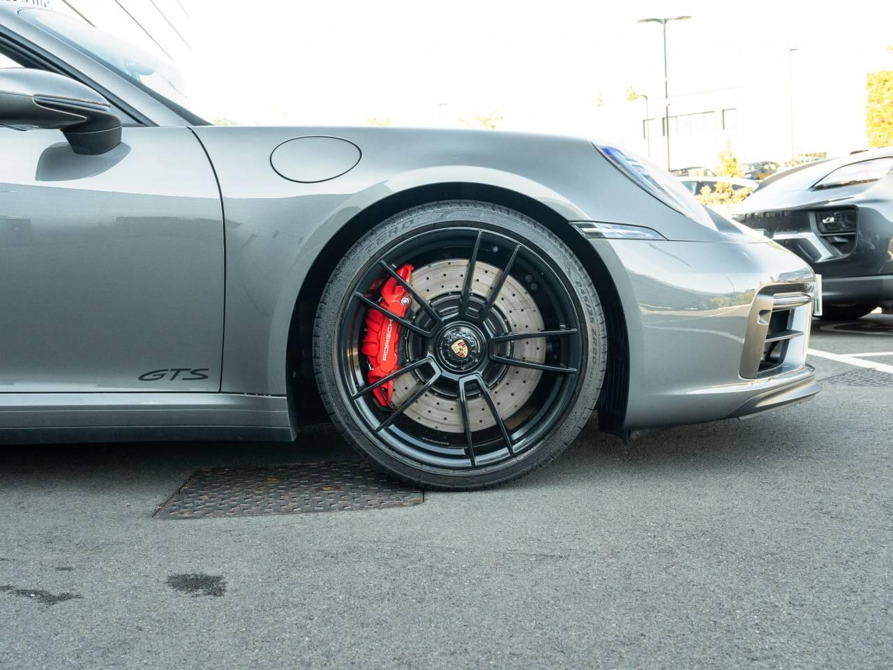 Porsche 911 view 12