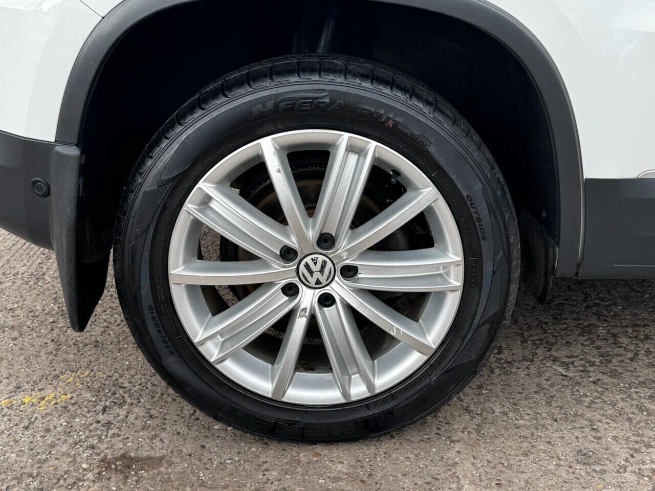 Volkswagen Tiguan view 21