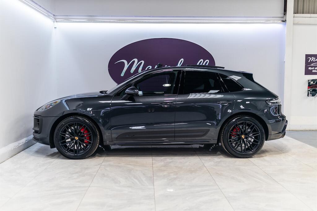 Porsche Macan view 3