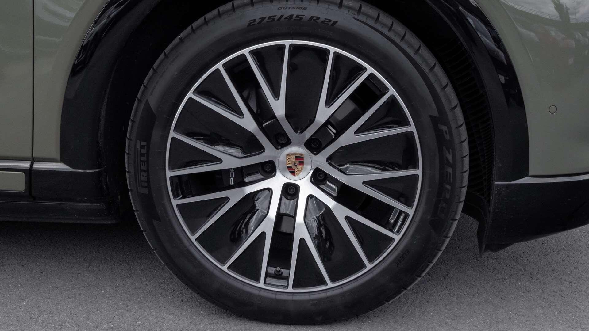 Porsche Cayenne view 10