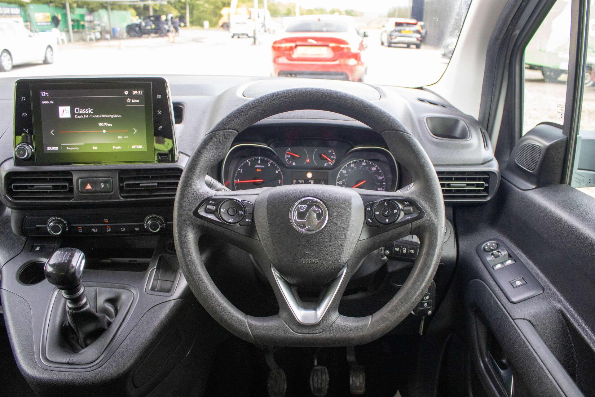 Vauxhall Combo Life view 18