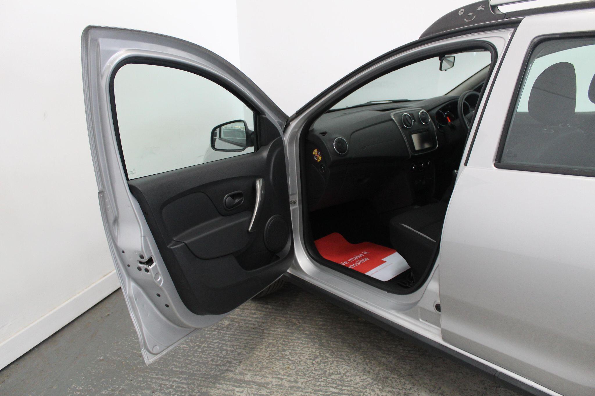 Dacia Sandero view 26