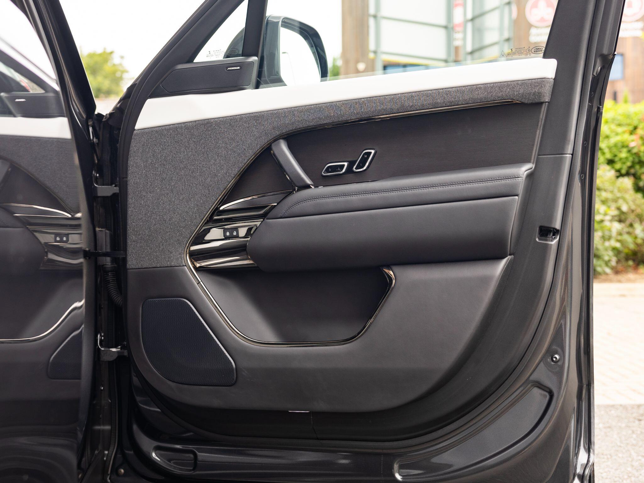 Land Rover Range Rover Sport view 18