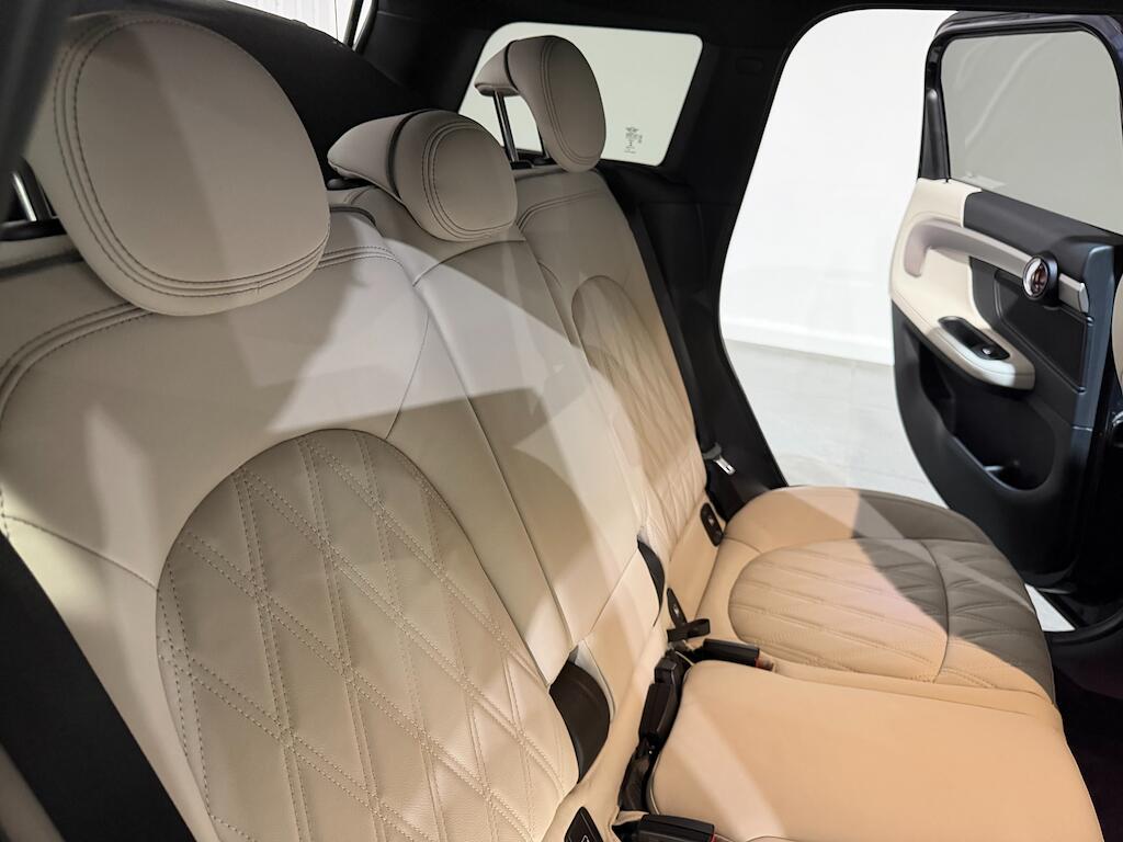 Mini Countryman view 17