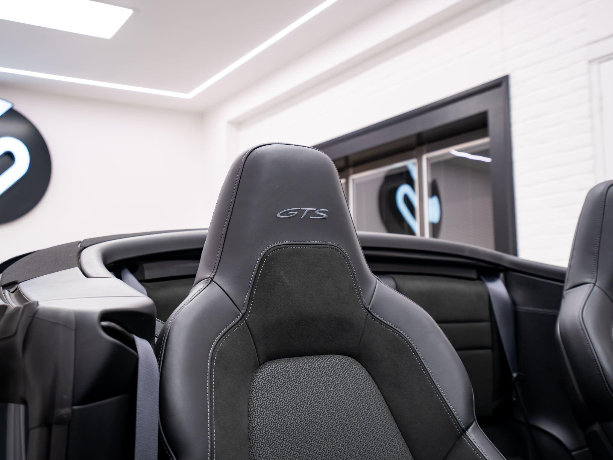 Porsche 911 view 10